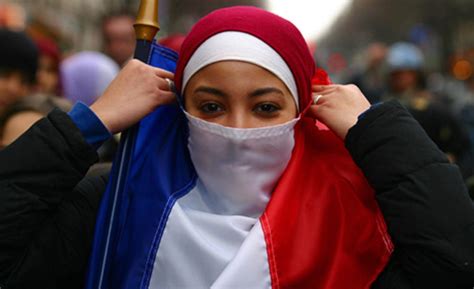F­r­a­n­s­a­­d­a­ ­M­ü­s­l­ü­m­a­n­ ­k­a­d­ı­n­l­a­r­ ­h­e­d­e­f­!­